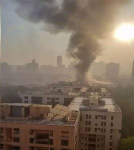 Hyper City Mall Fire : ठाण्यातील घोडबंदर येथील मॉलला आग!