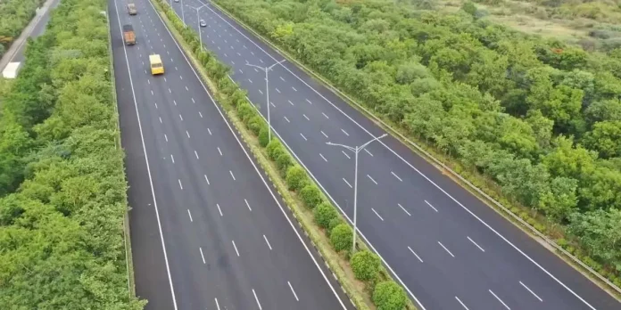 मुंबई पुणे एक्स्प्रेस वेच्या मिसिंग लिंकचे काम ऑगस्टपर्यंत पूर्ण होणार