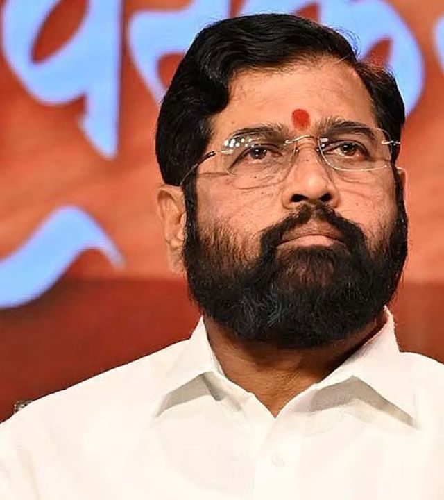 Eknath Shinde: पर्यटकांचा बचाव करताना जीव गमावलेल्या आदिलच्या कुटुंबाला एकनाथ शिंदेकडून आर्थिक मदत, घर देखील बांधून देणार