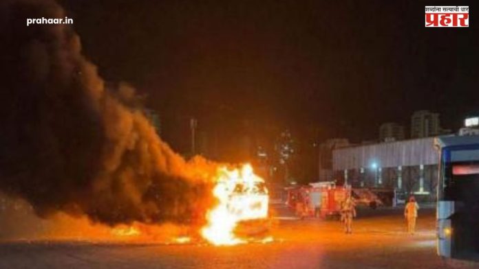 Bus Blasts Near Tel Aviv : इस्त्रायलमधील लागोपाठ तीन बसमध्ये जोरदार स्फोट, रेल्वे-बस सेवा बंद