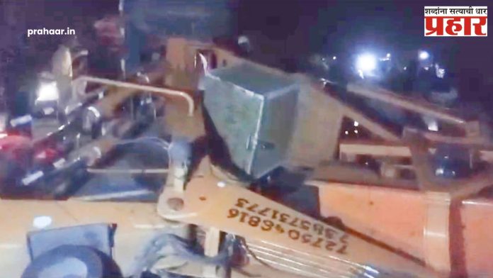 Truck Accident : मनमाडला टँकरची क्रेनला धडक, दोन ठार; तीन गंभीर