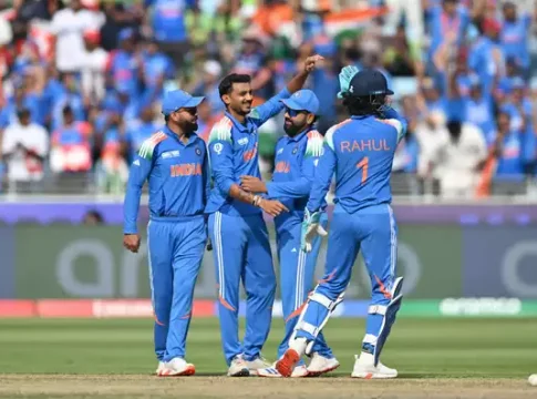 पाकिस्तानची दाणादाण, भारतापुढे २४२ धावांचे आव्हान