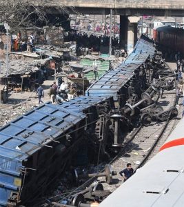 Railway Accident : एकाच ट्रॅकवर आल्यामुळे दोन मालगाड्यांची जोरदार धडक