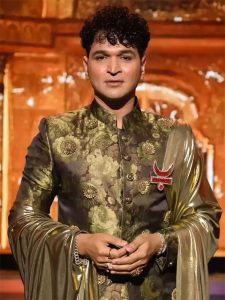Ashish Patil : लावणी किंग आता परदेशात रंगवणार ‘रसरंगांचं कारंजं!