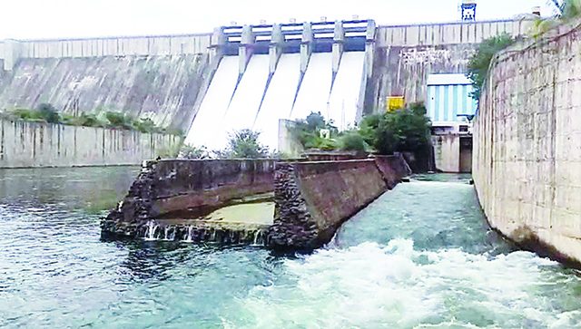 Ahilyanagar : अहिल्यानगरमध्ये मुसळधार ! भंडारदरा निम्मे भरले तर मुळा नदीला पूर