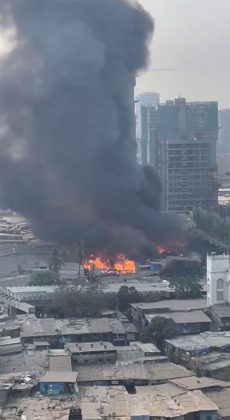 Mumbai Breaking News : मुंबईत अग्नितांडव! ओशिवरा येथील लाकडाच्या गोदामाला आग