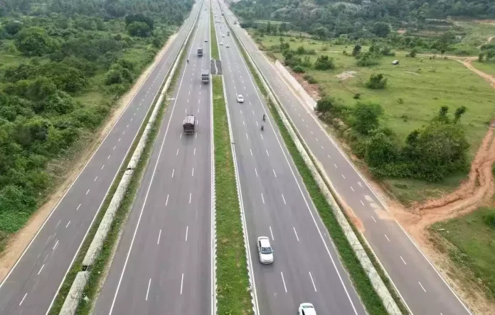Nashik-Pune Elevated Corridor : नाशिक-पुणे एलिव्हेटेड कॉरिडॉरला वेग; लोकसभेत नितीन गडकरींची मोठी घोषणा, २०३०-३१ पर्यंत प्रकल्प पूर्ण करण्याचे लक्ष्य