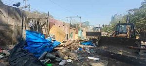 महालक्ष्मी येथील बोरीच्या मार्गावरील अतिक्रमणावर हातोडा