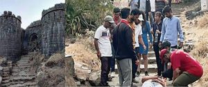 Sinhgad Tourist : सिंहगडावर फिरायला आलेल्या पर्यटकांवर मधमाशांचा हल्ला