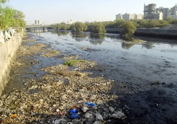 मिठी नदीच्या गाळाची सफाई पुन्हा वादात अडकण्याची शक्यता