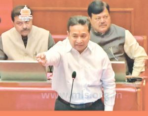 Nitesh Rane : मंत्री नितेश राणे यांच्या आक्रमक माऱ्यासमोर उबाठा सेनेची शरणागती; विधान परिषदेत गटनेत्याला मागावी लागली माफी