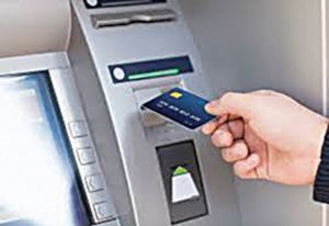 ATM charges : १ मे पासून एटीएममधून पैसे काढणं महागणार; आरबीआयचा नवा निर्णय!
