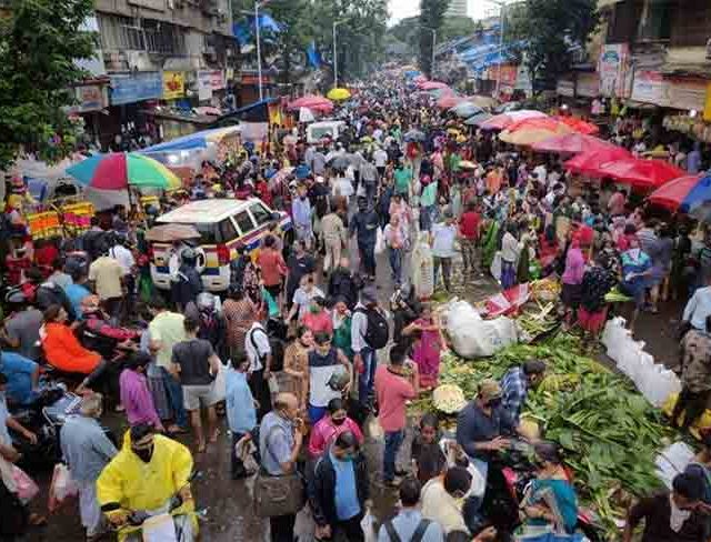 दादरमधील फेरीवाल्यांविरोधात कारवाईचा फायदा कुणाला