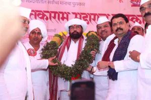 उपमुख्यमंत्री एकनाथ शिंदे यांचा जगद्गुरु संत श्री तुकाराम महाराज पुरस्काराने सन्मान