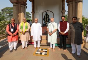 PM Modi in Nagpur : पंतप्रधान मोदी नागपुरात, हेडगेवारांना वाहिली आदरांजली