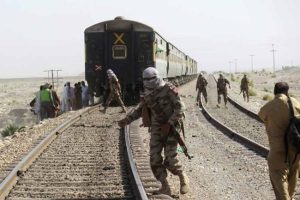 Pakistan Train Hijack : पाकिस्तानमध्ये दहशतवाद्यांनी चक्क रेल्वे केली 'हायजॅक'