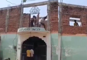 Waqf Act : वक्फ कायद्यांतर्गत अनधिकृत मदरसा पाडला