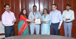 मुंबई महापालिकेच्यावतीने विक्रमी मालमत्ता कर वसूल, आयुक्तांच्या हस्ते अधिकाऱ्यांचा सत्कार