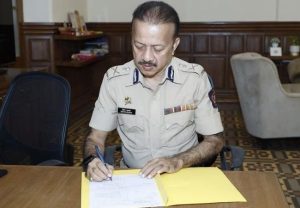 फणसाळकर यांच्या निवृत्तीनंतर, मुंबईच्या पोलीस आयुक्तपदी देवेन भारती यांची नियुक्ती