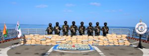 INS Tarkash : हिंद महासागरात नौदलाची धडक कारवाई, २५०० किलो अमली पदार्थांची जप्ती