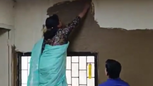 शेणाने सारवून गारवा? दिल्लीत प्राचार्यांचा प्रयोग फसला! नक्की काय झालं?