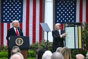 US Tariffs : अमेरिकेच्या टॅरिफ धोरणाला शेअर बाजाराचा प्रतिकूल प्रतिसाद, जगभर मार्केट कोसळले