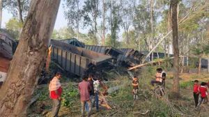 Train Accident: झारखंडमध्ये मोठा रेल्वे अपघात, दोन मालगाड्यांची समोरासमोर टक्कर