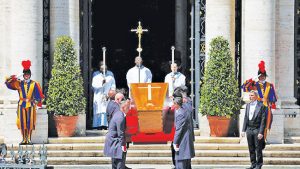 Pope Francis : पोप फ्रान्सिस यांना केले रोममधील चर्चमध्ये दफन