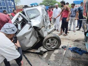 राष्ट्रीय महामार्गावर भीषण अपघात ; तिघांचा मृत्यू