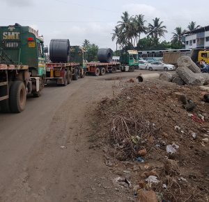 मुंबई-गोवा महामार्गाचे कोलाड परिसरात काम संथगतीने सुरू