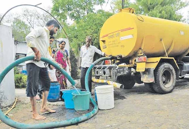 Nashik : नाशिक जिल्ह्यात १८२ टँकरद्वारे ३.२३ लाख नागरिकांना पाणीपुरवठा