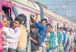 लोकलची जीवघेणी गर्दी, निरपराध प्रवाशांचे बळी