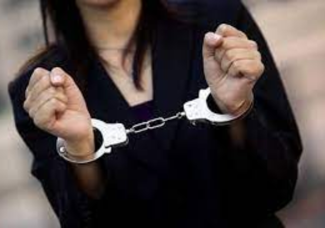 युरोपमध्ये नोकरी मिळवून देण्याचे आमिष दाखवून जोडप्यांना लुटले, ठाण्यातून दोन महिलांना अटक
