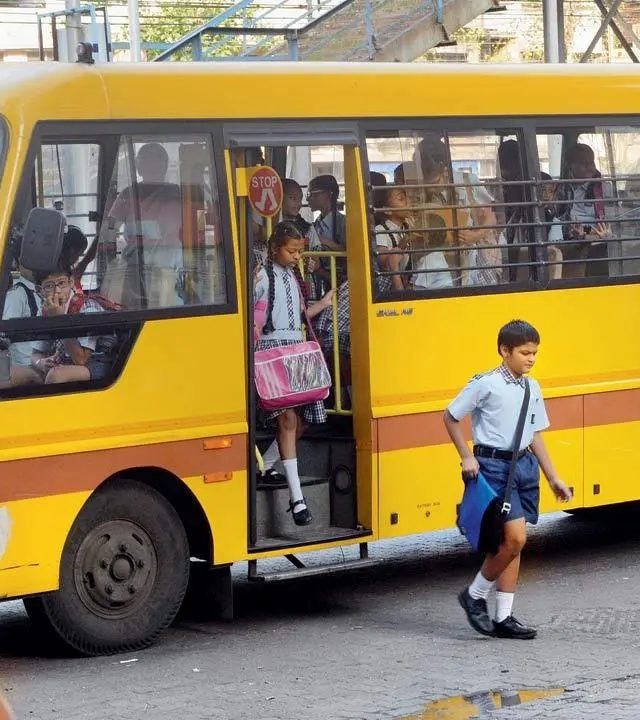 Bus Strike : 'पालकांनो लक्ष द्या', मुलांच्या शाळेची बस न येण्याची शक्यता! विविध मागण्यांसाठी खाजगी बस चालकांचा १ जुलैपासून बेमुदत संप
