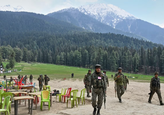 पहलगाम दहशतवादी हल्ल्याला मदत करणारा लष्कर-ए-तोयबाचा दहशतवादी अटकेत