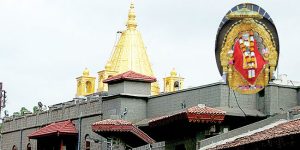 साई मंदिरात आता हार-फुले नेता येणार