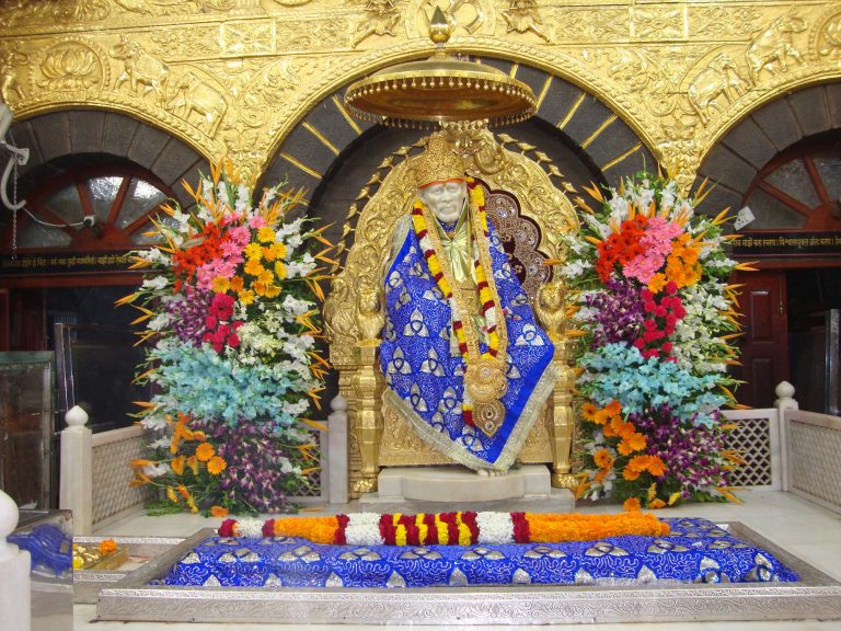 Shirdi Saibaba: साईबाबा मंदिरात लाखोंची चोरी, ३० वर्षांपासून सेवा देणारा मंदिर कर्मचारी अटक