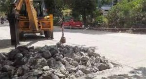 एमआयडीसी निवासी भागातील नवीन काँक्रीट रस्ते तोडणे सुरूच
