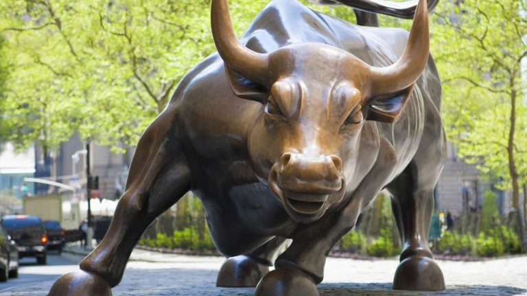Stock Market: रेपो दर कपातीचे बाजाराकडून 'बुल' स्वागत सेन्सेक्सची ८४५ तर निफ्टीची २७४ अंकाने उसळी !