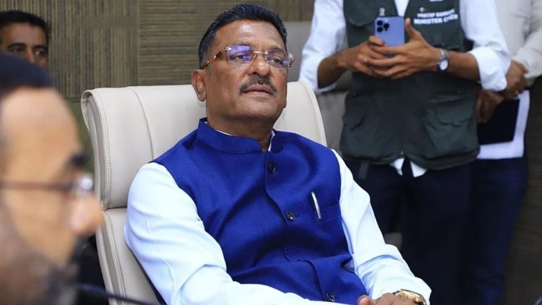 Pratap Sarnaik : वाहतूक व्यवसायकांना फायदा होणार ! ई-चलन समस्या सोडवण्यासाठी समिती स्थापन करावी, परिवहन मंत्र्यांचे आदेश...
