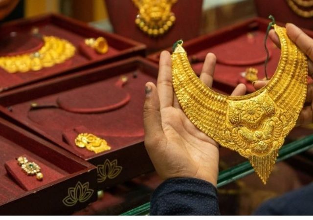 Gold Rate Today: सोन्याचे दर सराफा बाजारात Crash ! सोने घसरणीचा नवा निचांक