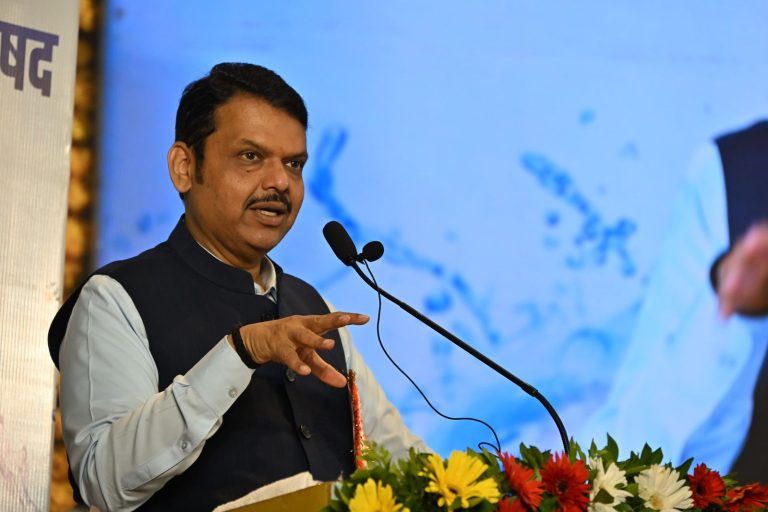 महाराष्ट्रातील पाण्याचा प्रश्न सोडविण्यासाठी मुख्यमंत्री देवेंद्र फडणवीस यांचे प्रतिपादन