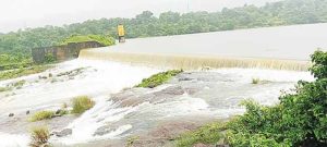 भंडारदरा परिसरातील वाकी बंधारा ओव्हर फ्लो