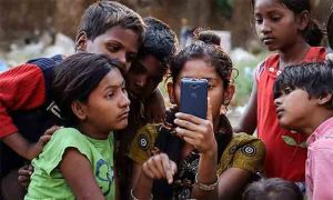 'मोबाईल छोडो, पुस्तक जोडो' अभियानास प्रारंभ