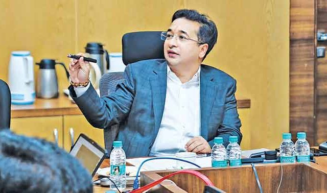 क्रॉफर्ट मार्केटमधील मच्छीमार, व्यापाऱ्यांचा मंगळवारचा मोर्चा स्थगित; मंत्री नितेश राणे यांच्या मध्यस्थीला यश