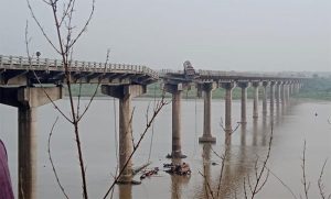 वडोदरात गंभीरा पूल अपघातात १० जणांचा मृत्यू, पंतप्रधान आणि मुख्यमंत्र्यांकडून मदतीची घोषणा !