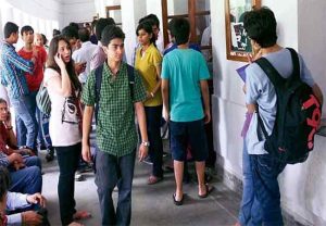 College Admission : ऑफलाईन, अनधिकृत प्रवेश देणाऱ्या महाविद्यालयांवर होणार कारवाई; इयत्ता ११ वीची केंद्रीय ऑनलाईन प्रवेश प्रक्रिया काटेकोरपणे राबविण्याचे शिक्षण संचालनालयाचे निर्देश