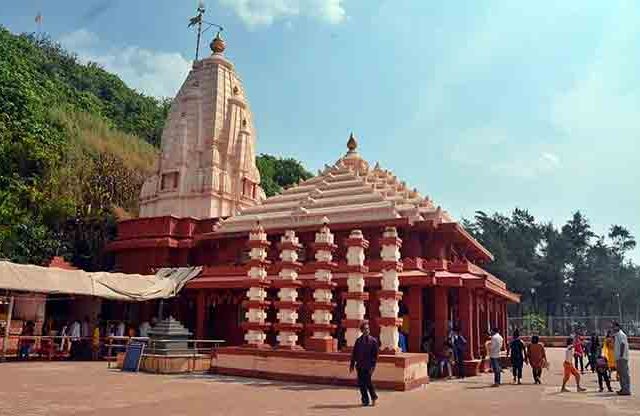 गणपतीपुळे संस्थानकडून पूरग्रस्तांसाठी ४२ लाखाची मदत