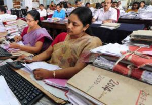 'या' कारणांसाठी घेता येणार वर्षातून महिनाभराची सुट्टी, सरकारी कर्मचाऱ्यांसाठी राज्यसभेत मोठा निर्णय