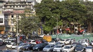 मुंबईत आता पार्किंगही 'FASTag'वर: बनावट अटेंडंटना BMC चा चाप!
